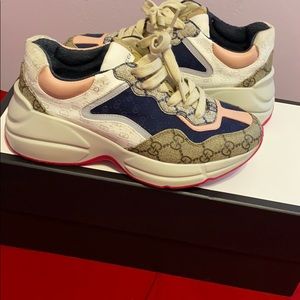 Women Gucci sneakers